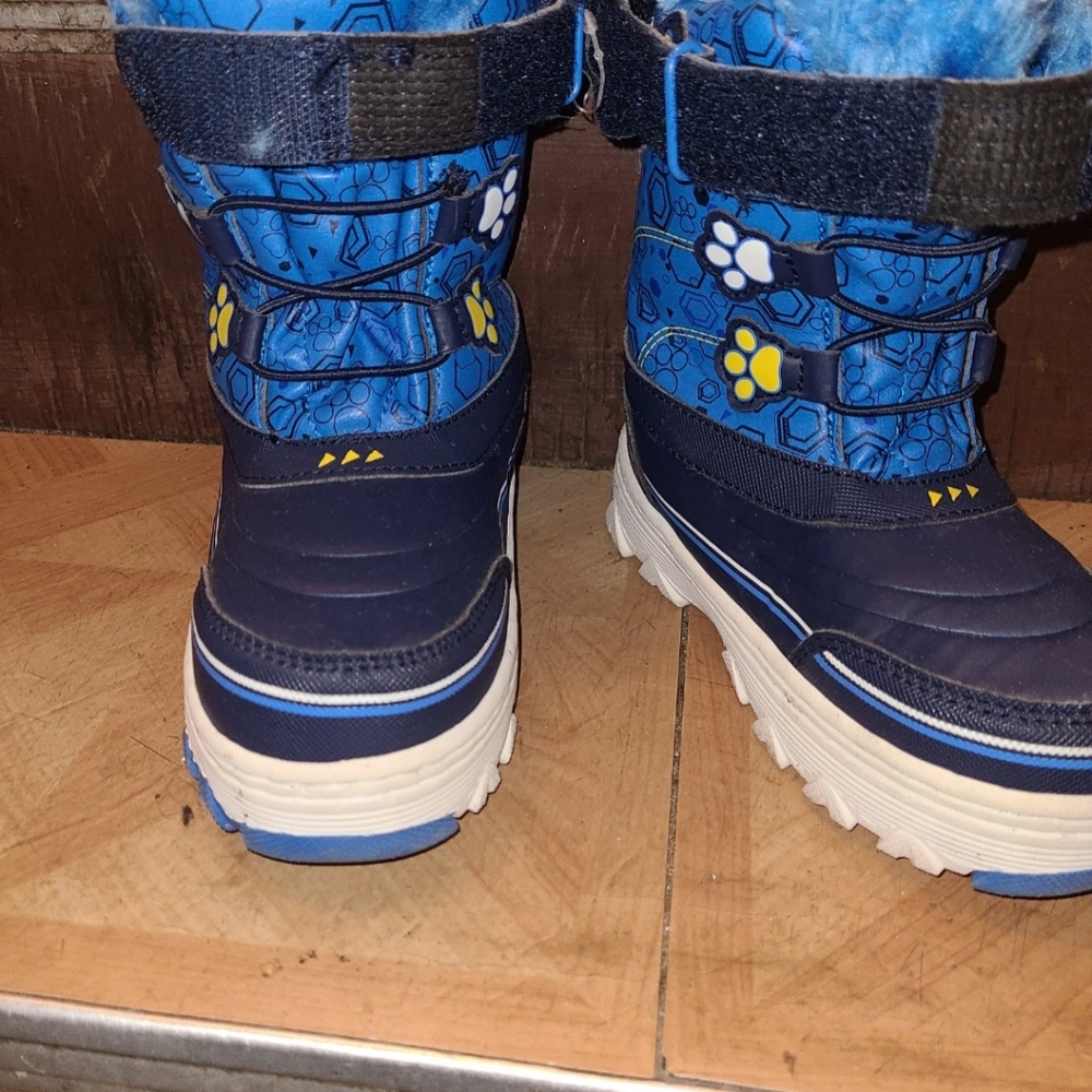 Snow boots
